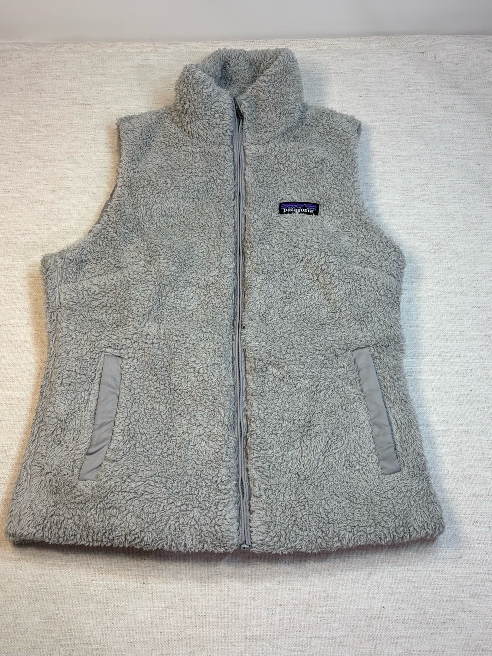 Patagonia women’s size S Light Gray Sherpa Fleece Vest jacket full zip